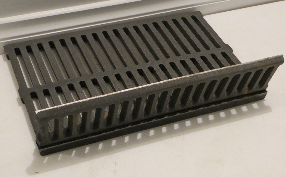 Colonial fire grate for open fireplace